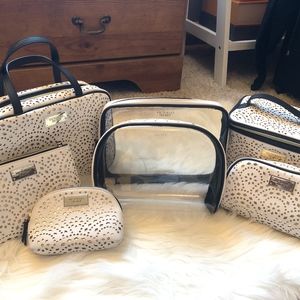 💕 Victoria Secret Toiletry Set
